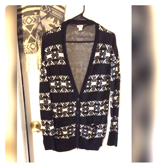 Oversized sweater. - Picture 1 of 2